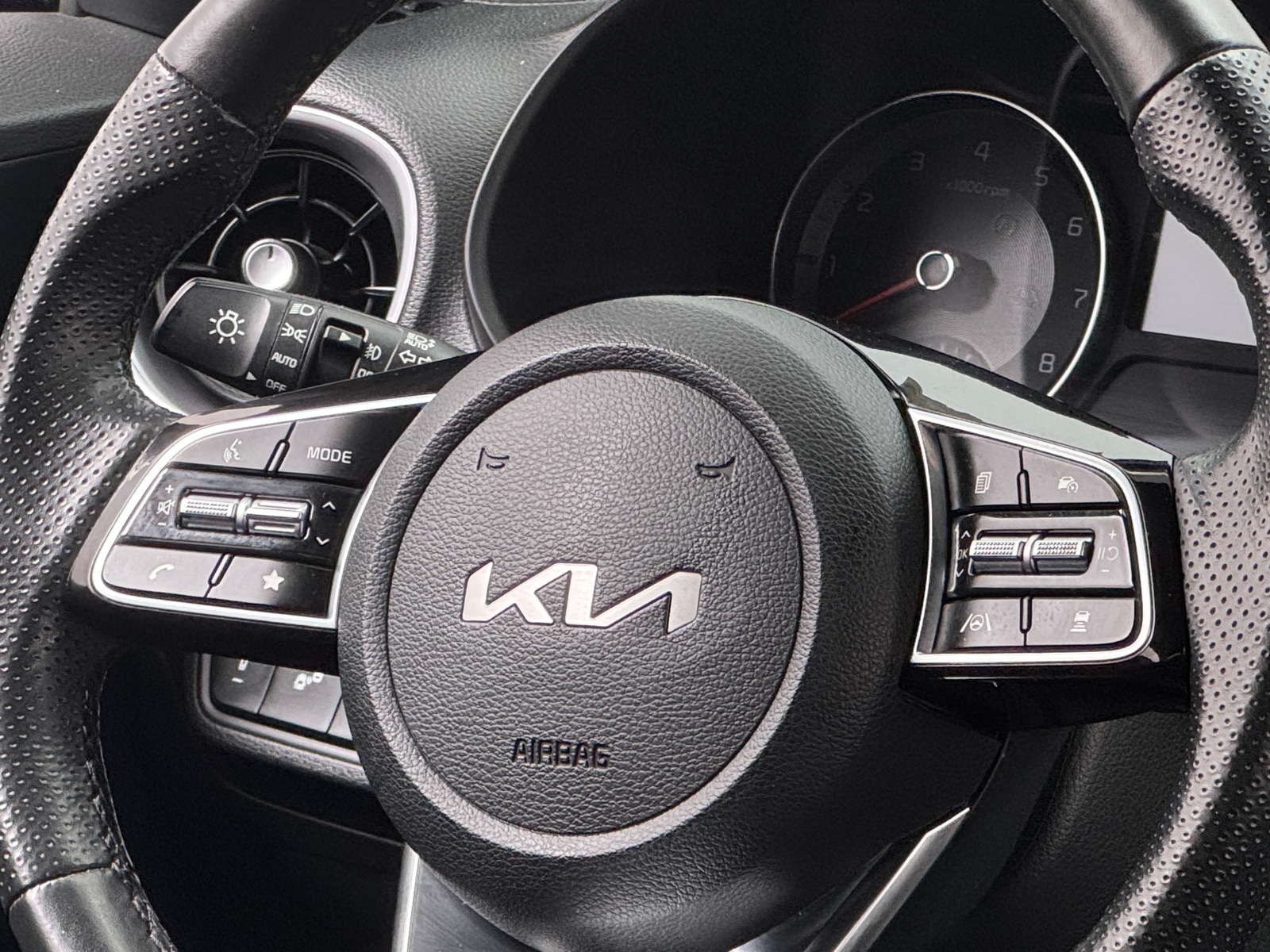Thumbnail: 2023 Kia Forte - 4