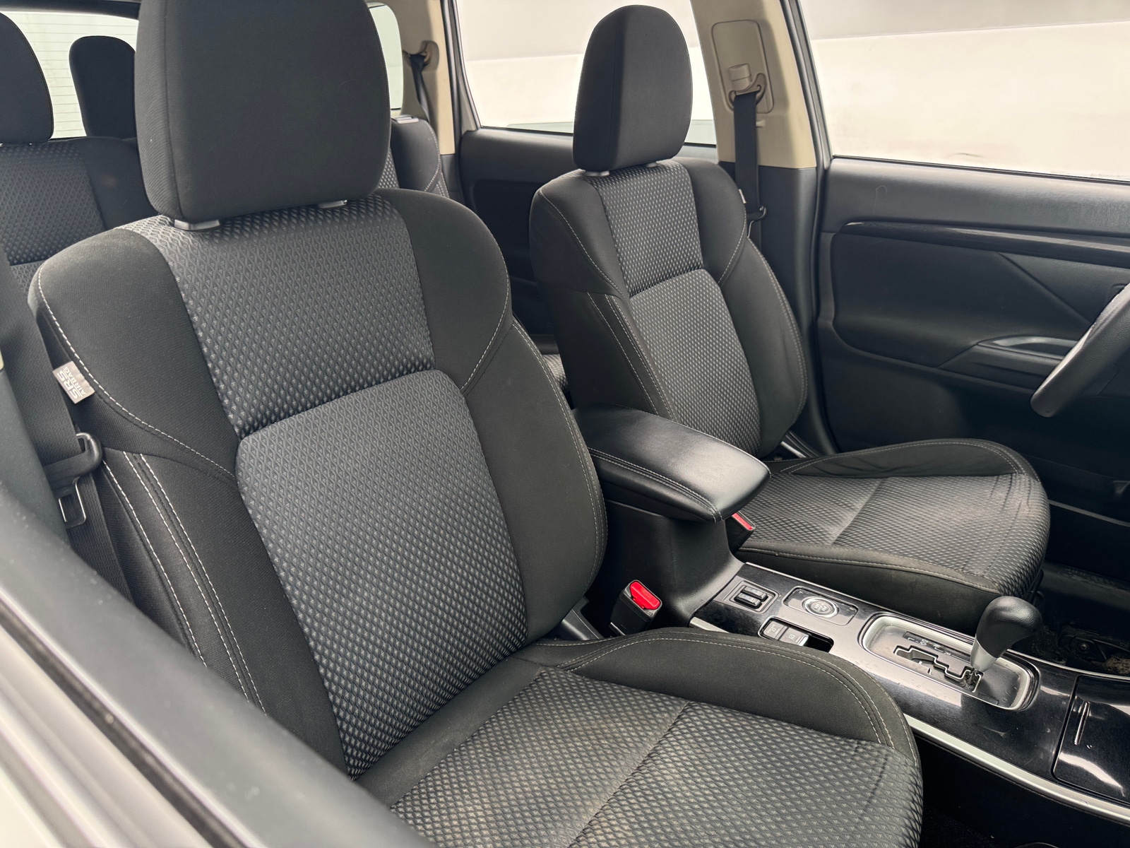 Thumbnail: 2020 Mitsubishi Outlander - 2