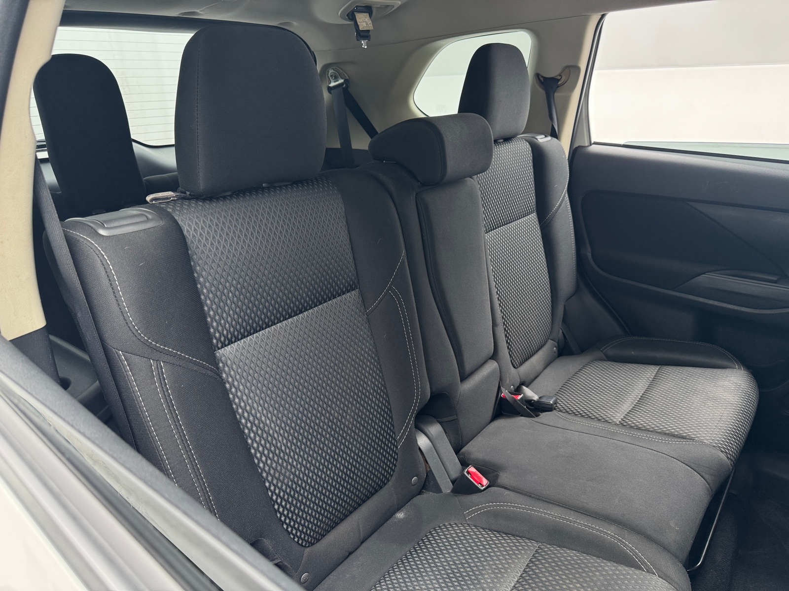 Thumbnail: 2020 Mitsubishi Outlander - 6