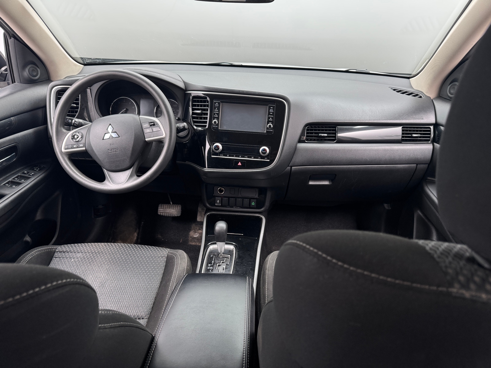 Thumbnail: 2020 Mitsubishi Outlander - 3