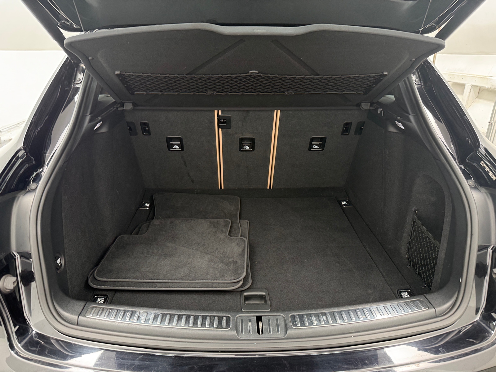Thumbnail: 2019 Porsche Macan - 6