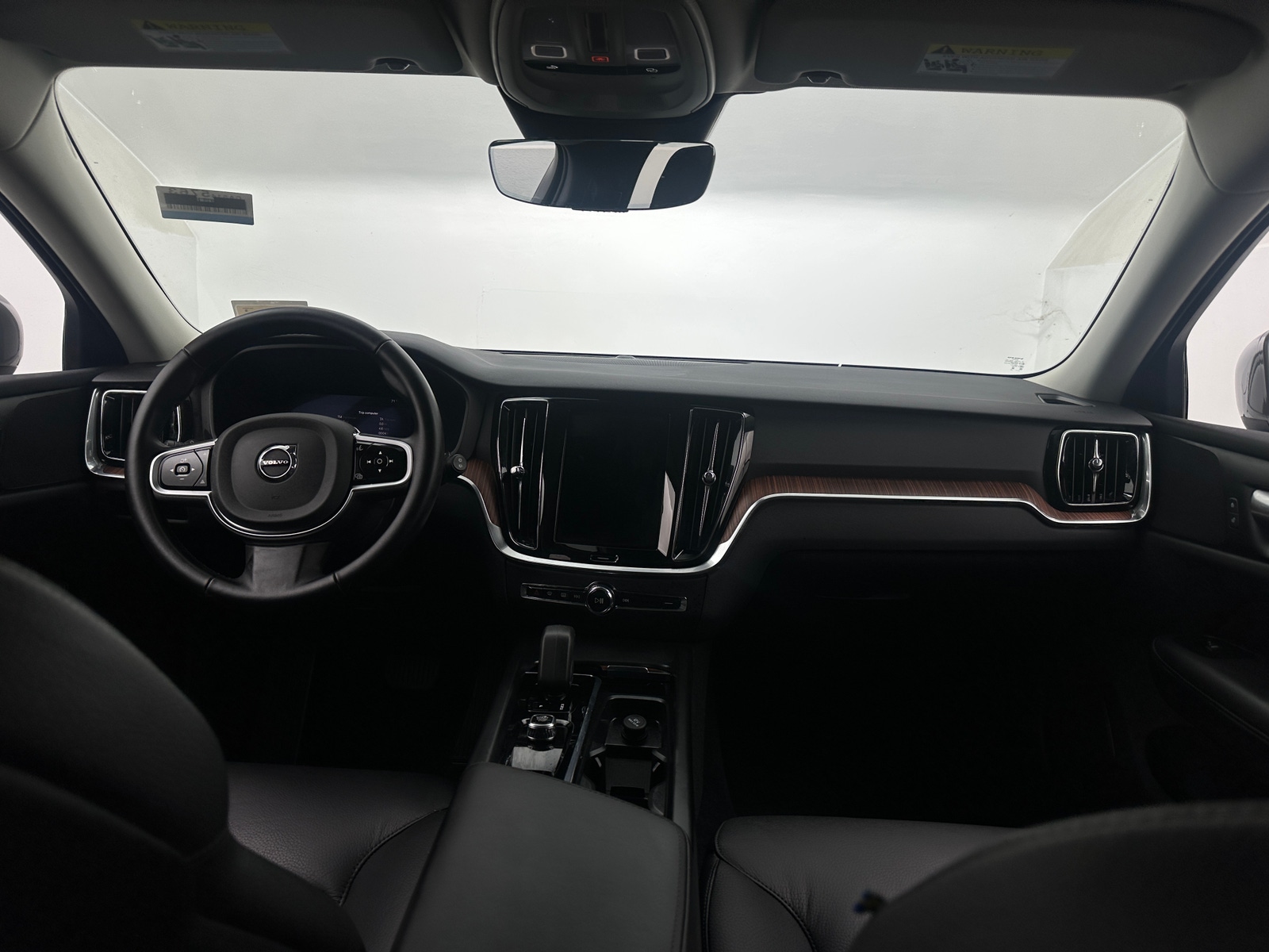 Thumbnail: 2025 Volvo V60 - 2