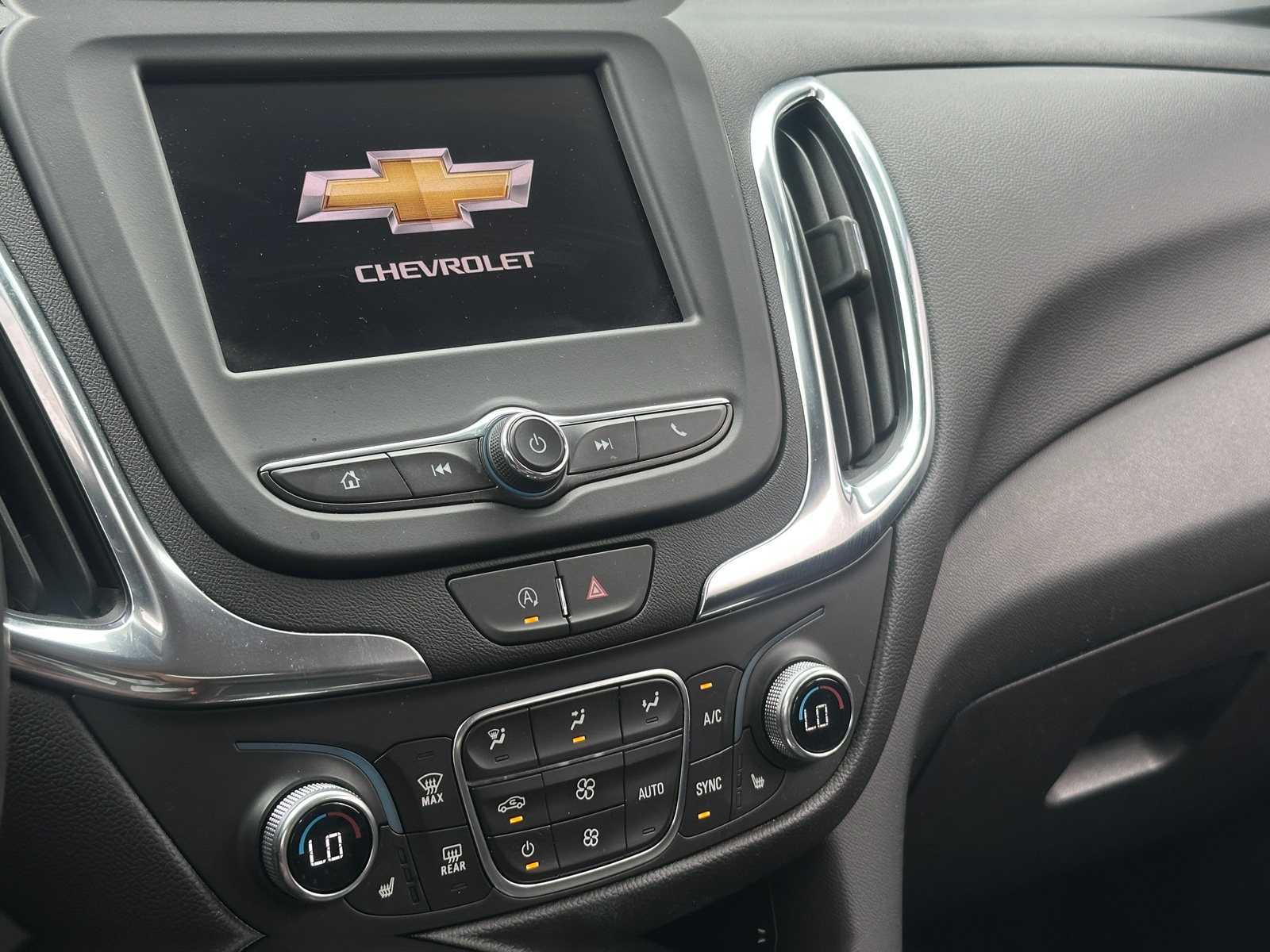Thumbnail: 2024 Chevrolet Equinox - 4