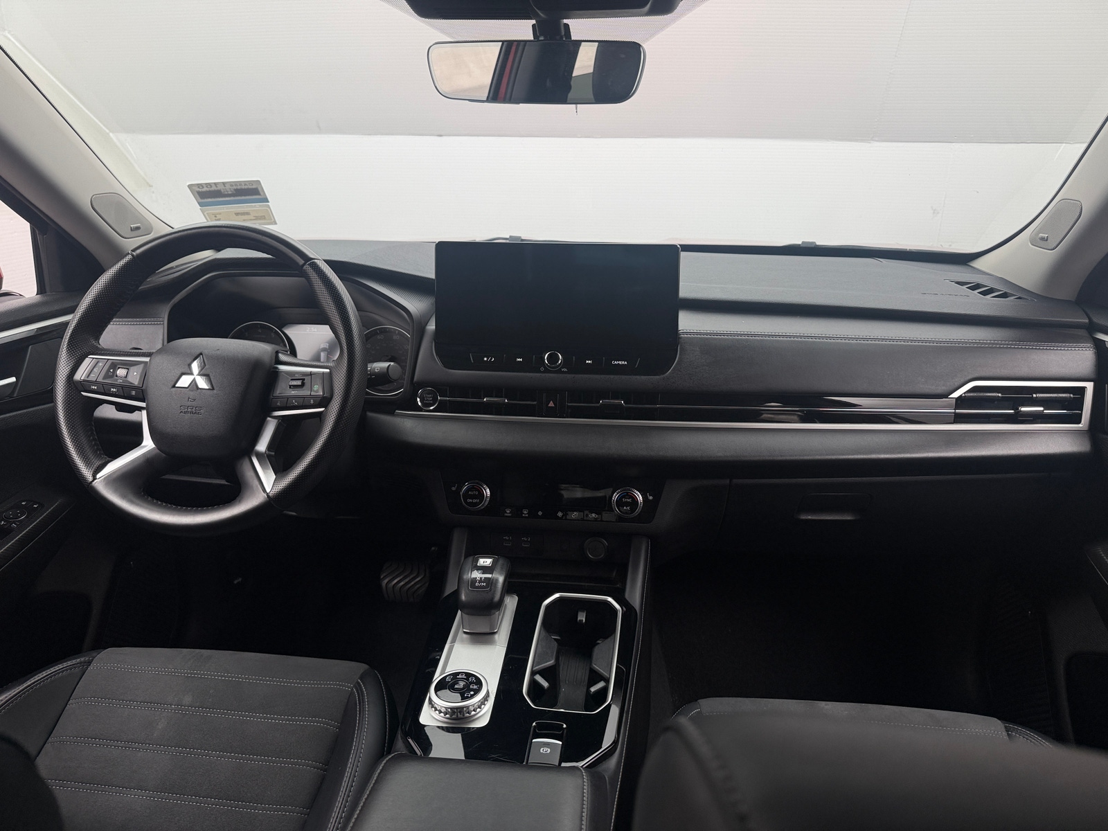Thumbnail: 2025 Mitsubishi Outlander - 2