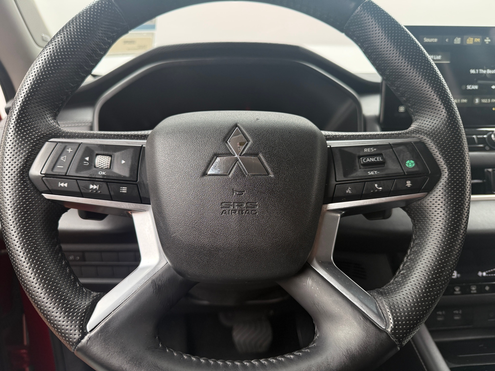Thumbnail: 2025 Mitsubishi Outlander - 4