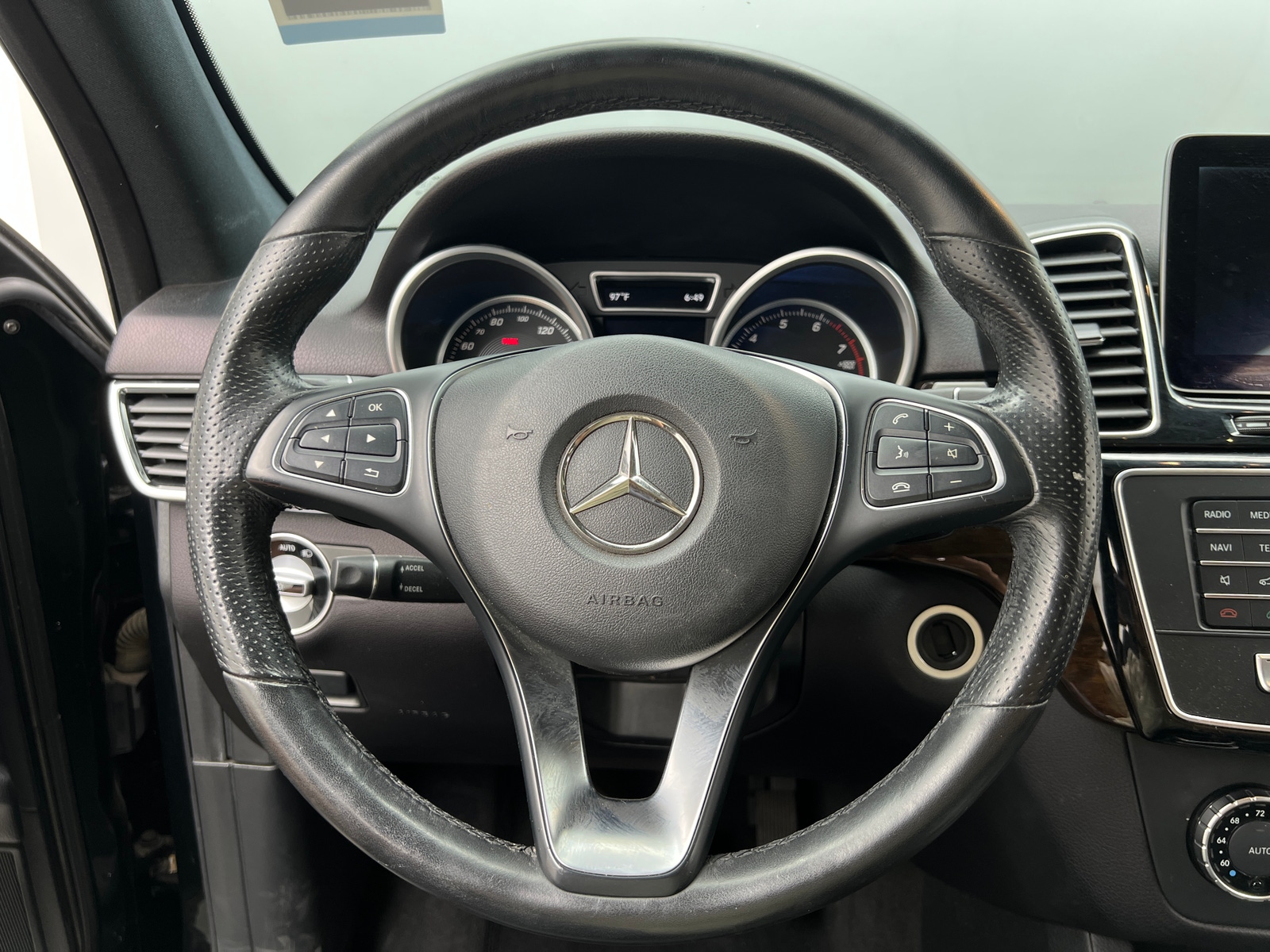 Thumbnail: 2017 Mercedes-Benz GLE - 4