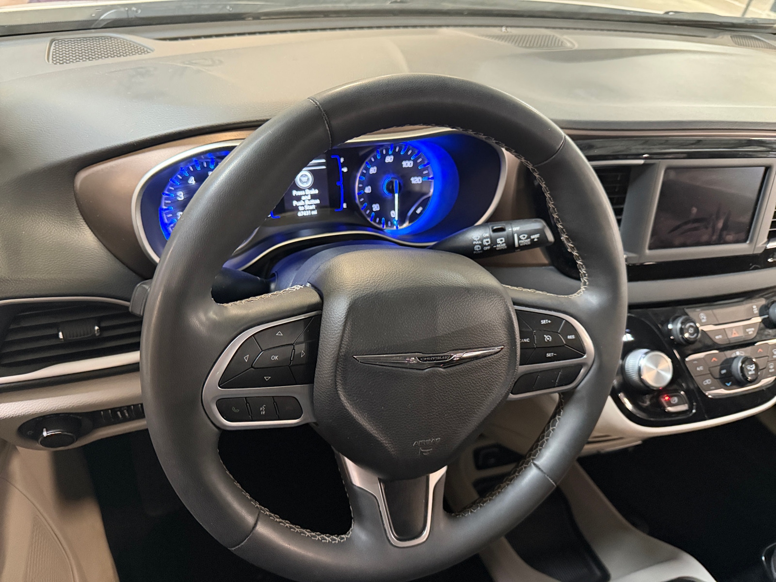Thumbnail: 2022 Chrysler Voyager - 5