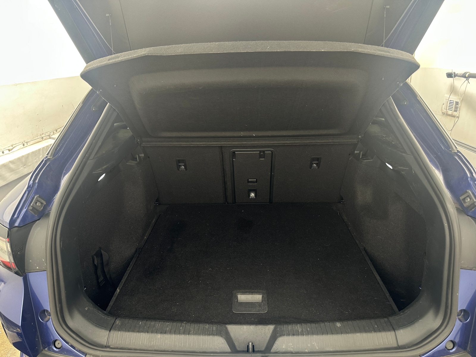 Thumbnail: 2021 Volkswagen ID.4 - 6