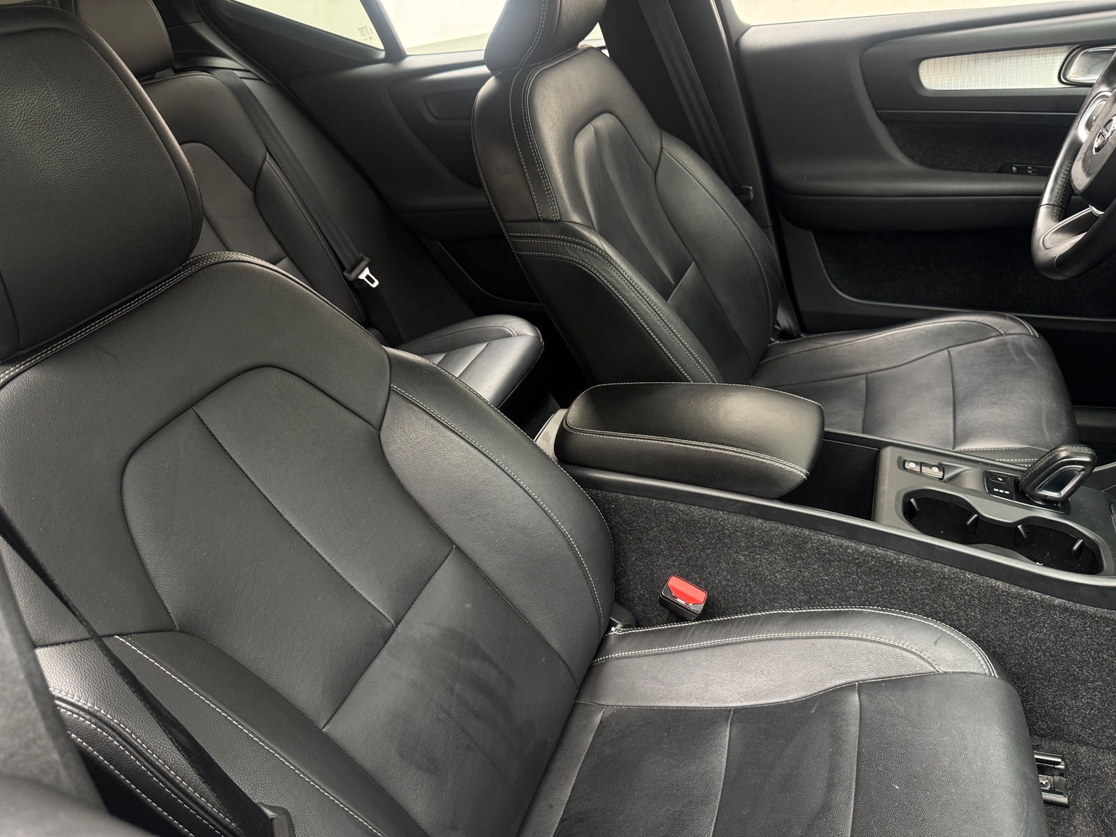 Thumbnail: 2019 Volvo XC40 - 2