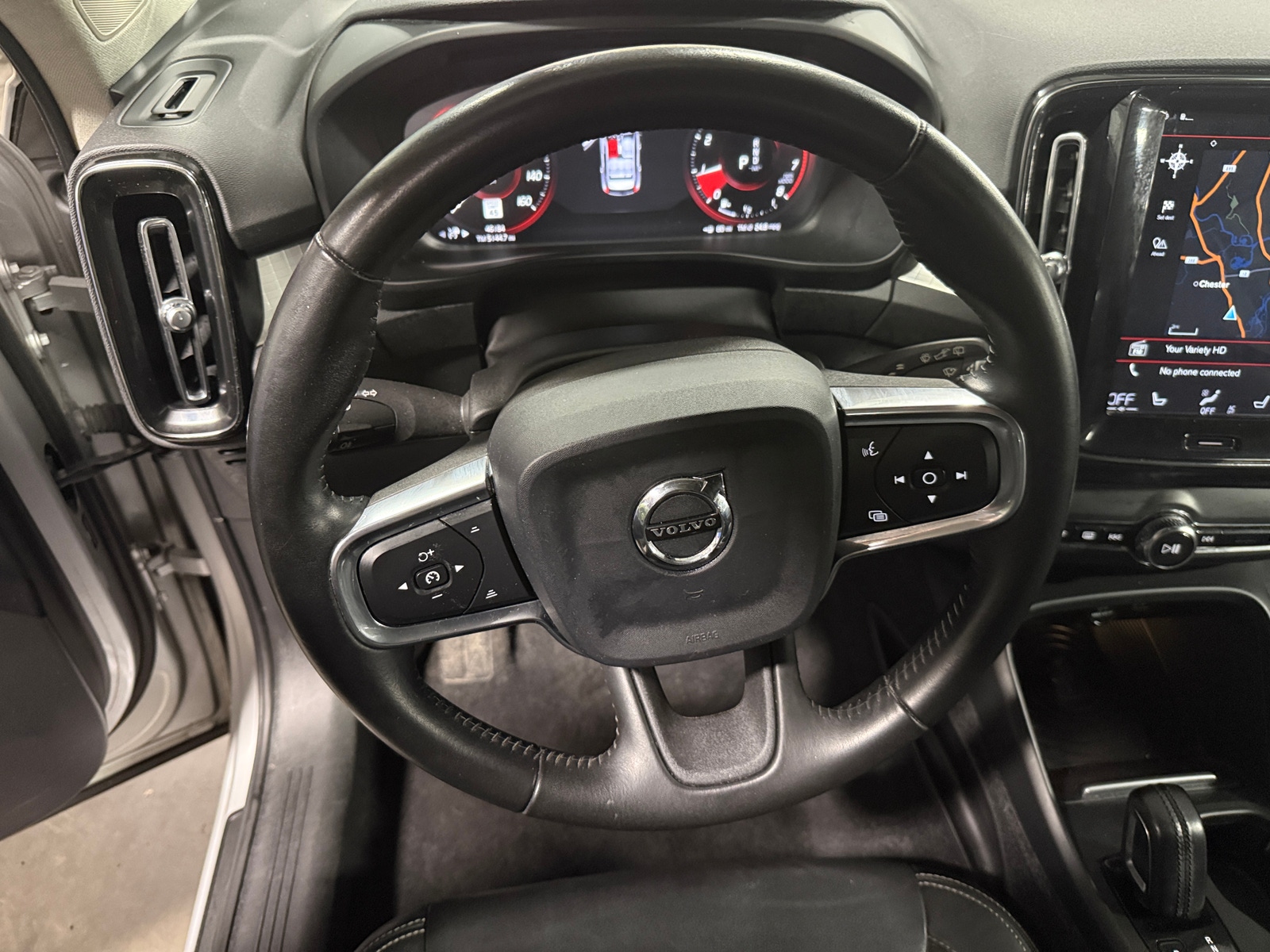 Thumbnail: 2019 Volvo XC40 - 5