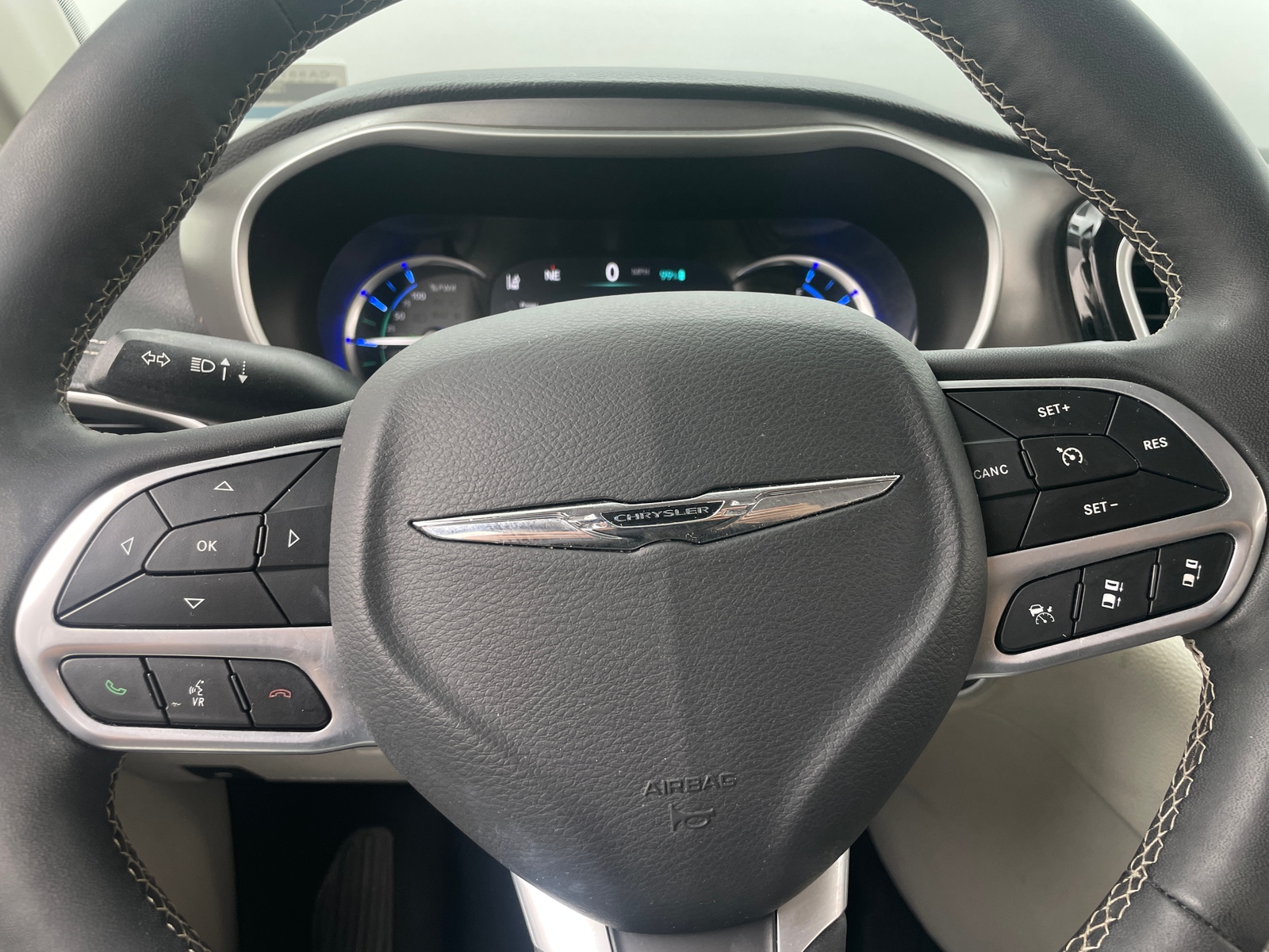 Thumbnail: 2022 Chrysler Pacifica - 4