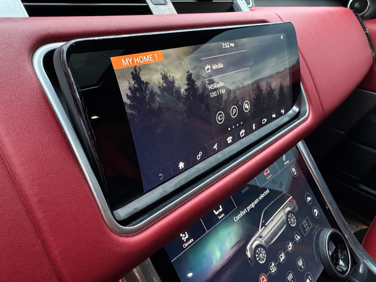 Thumbnail: 2020 Land Rover Range Rover Sport - 3