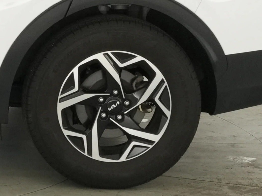 2025 Kia Sportage LX - Photo 14