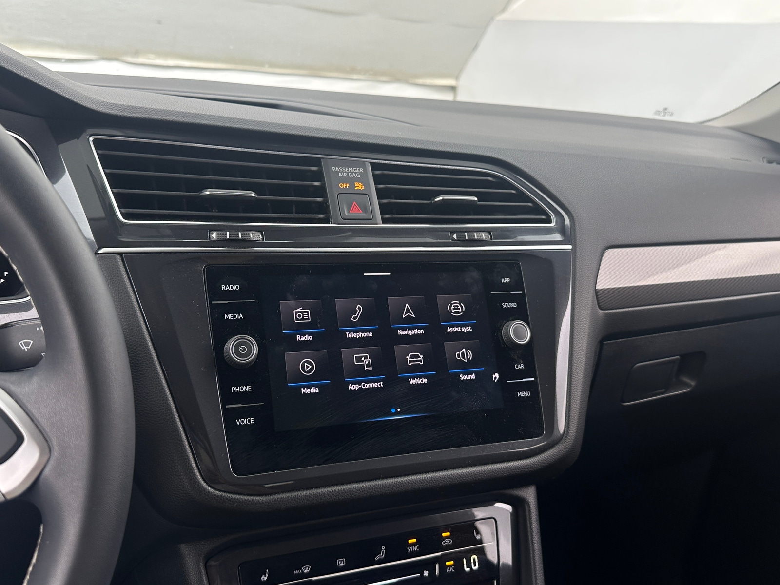 Thumbnail: 2023 Volkswagen Tiguan - 3