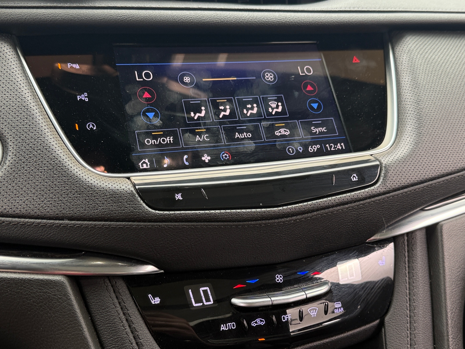 Thumbnail: 2022 Cadillac XT5 - 3
