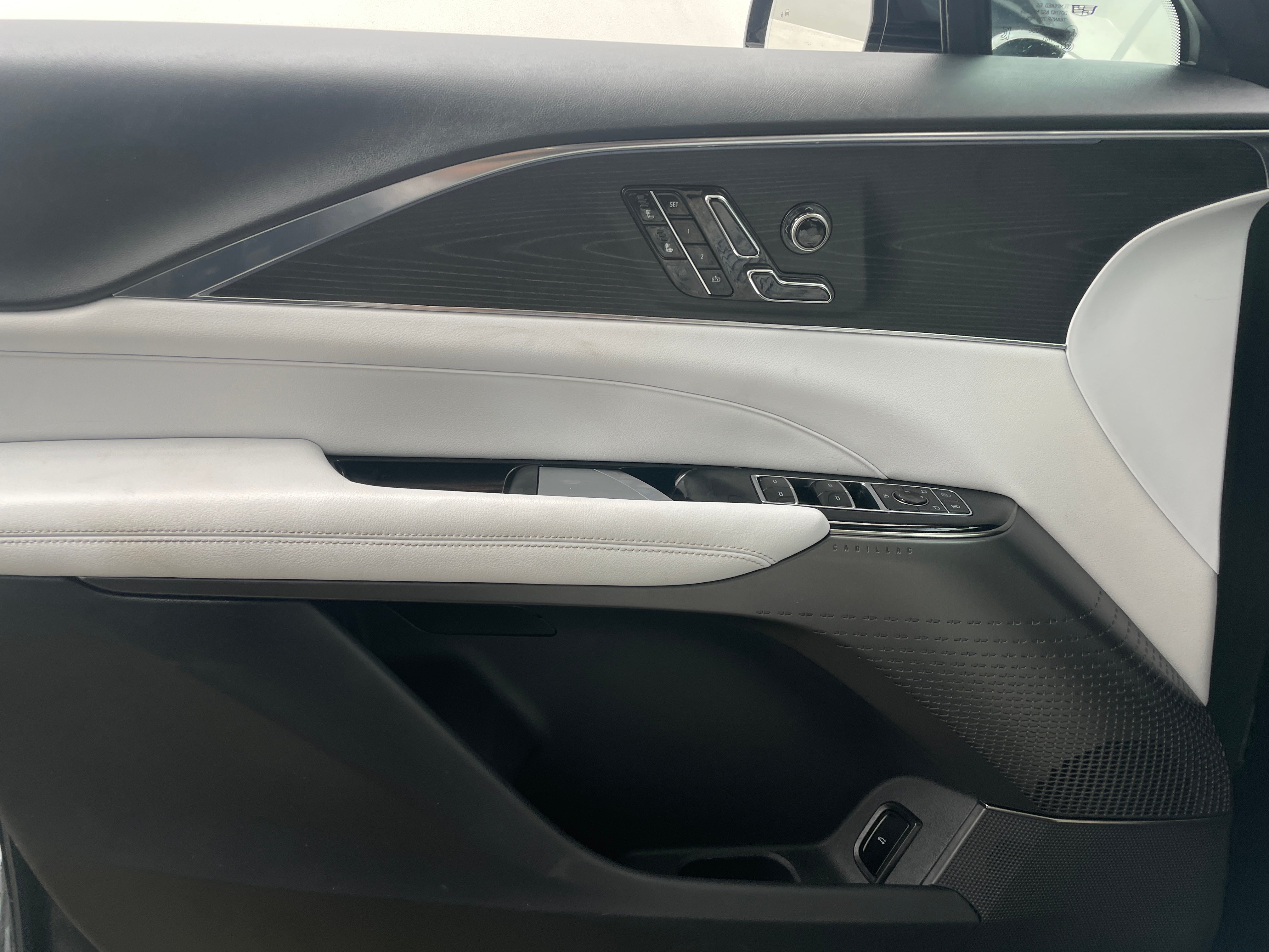 Used 2024 Cadillac LYRIQ Luxury 1 with VIN 1GYKPPRL7RZ111156 for sale in Auburn, WA