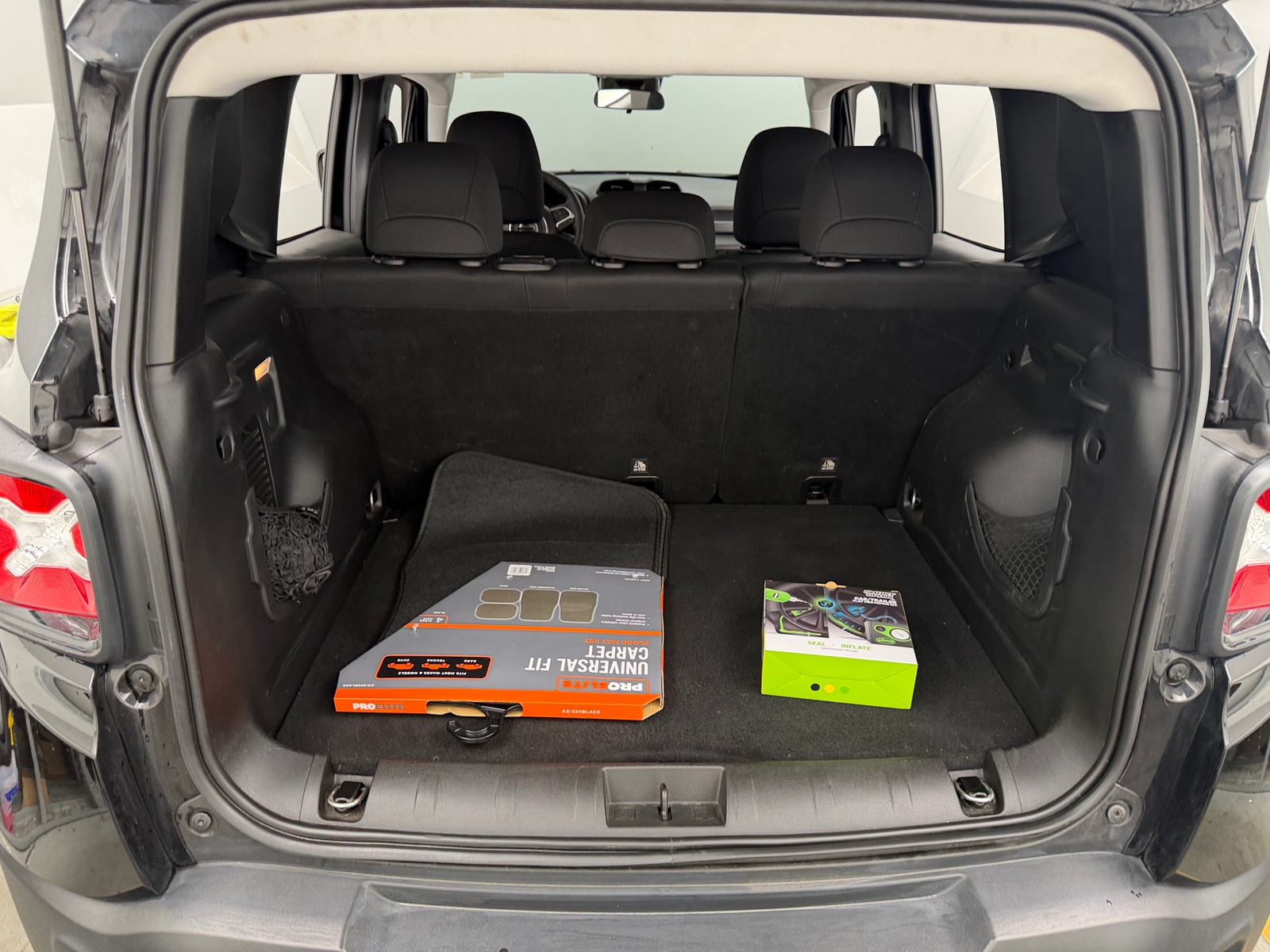 Thumbnail: 2019 Jeep Renegade - 7