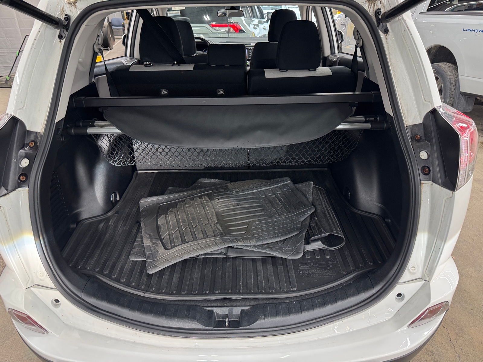 Thumbnail: 2018 Toyota RAV4 - 7