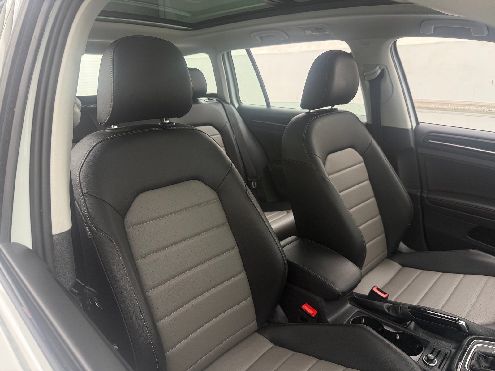 Thumbnail: 2017 Volkswagen e-Golf - 2