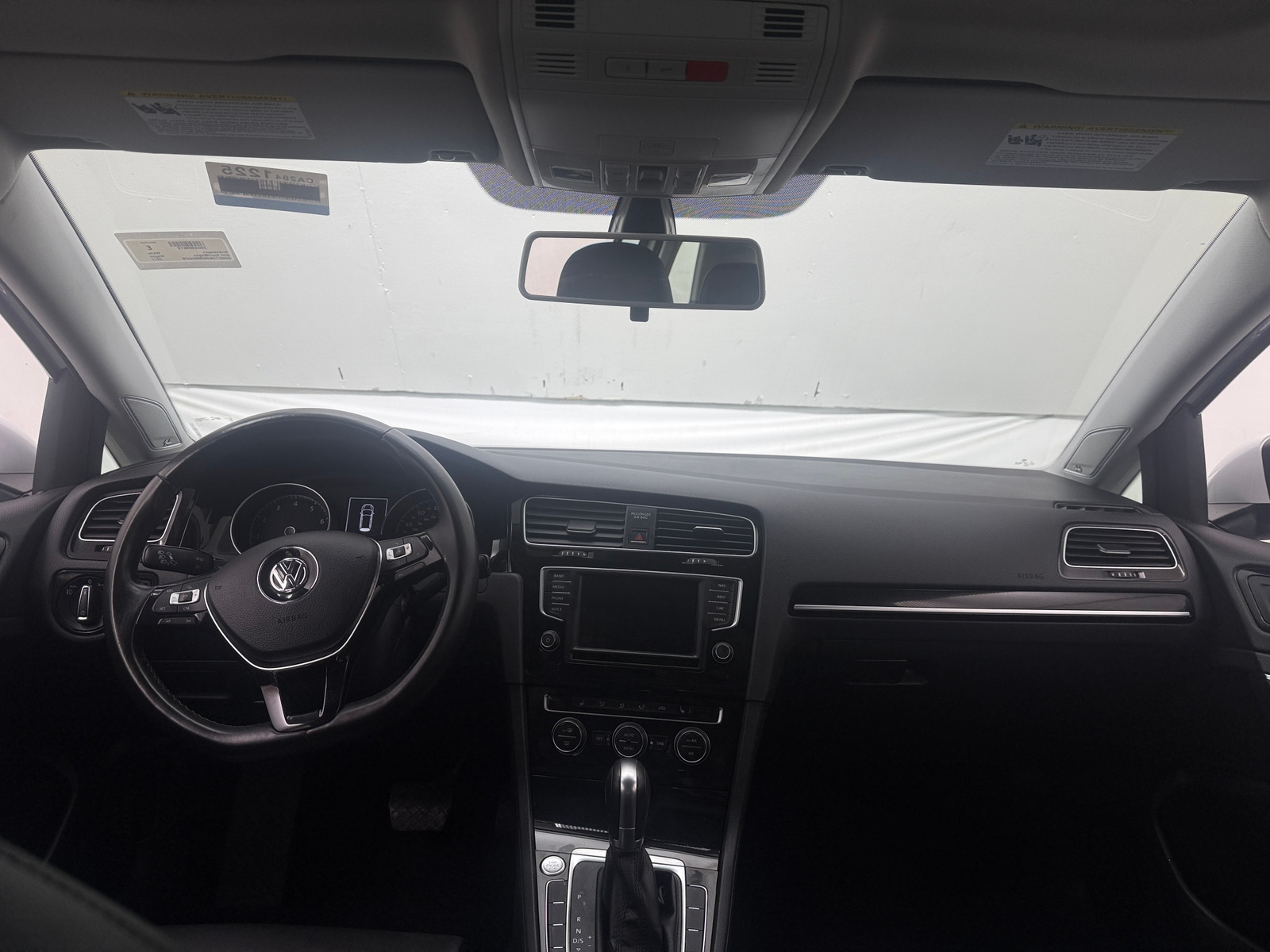 Thumbnail: 2017 Volkswagen e-Golf - 3