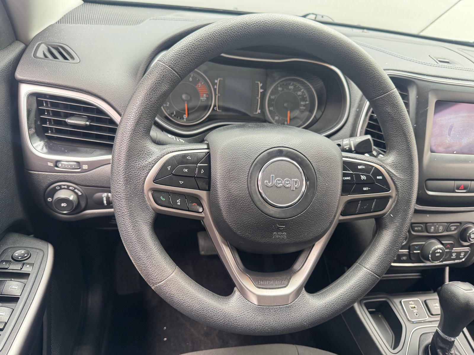 Thumbnail: 2019 Jeep Cherokee - 5