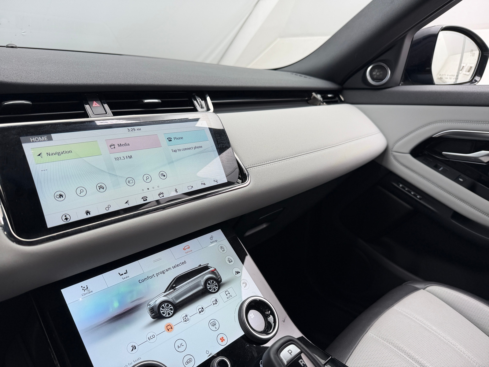 Thumbnail: 2020 Land Rover Range Rover Evoque - 3
