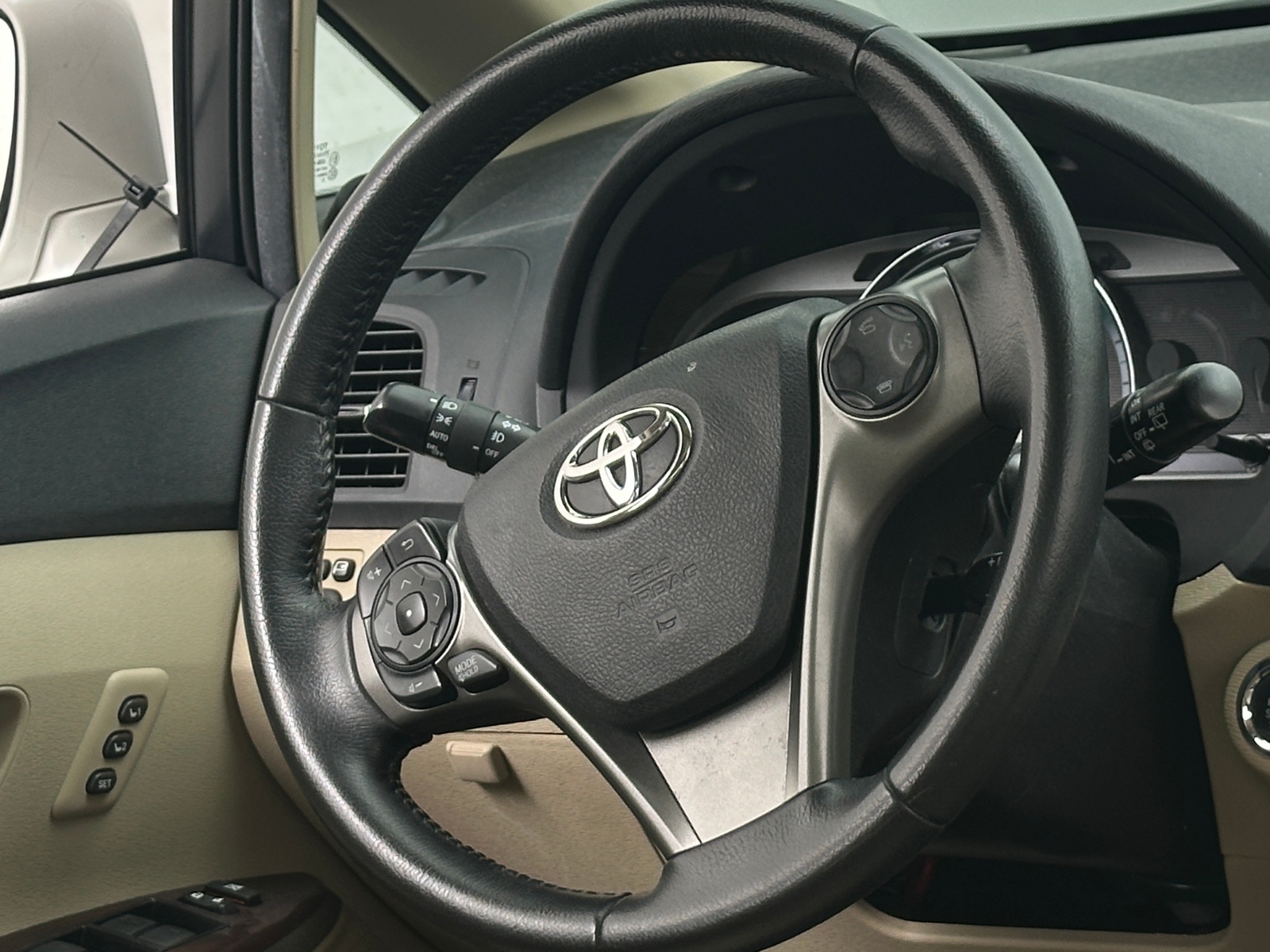 Thumbnail: 2015 Toyota Venza - 4