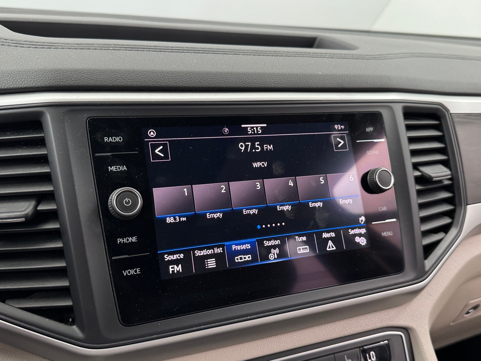 Thumbnail: 2021 Volkswagen Atlas - 3