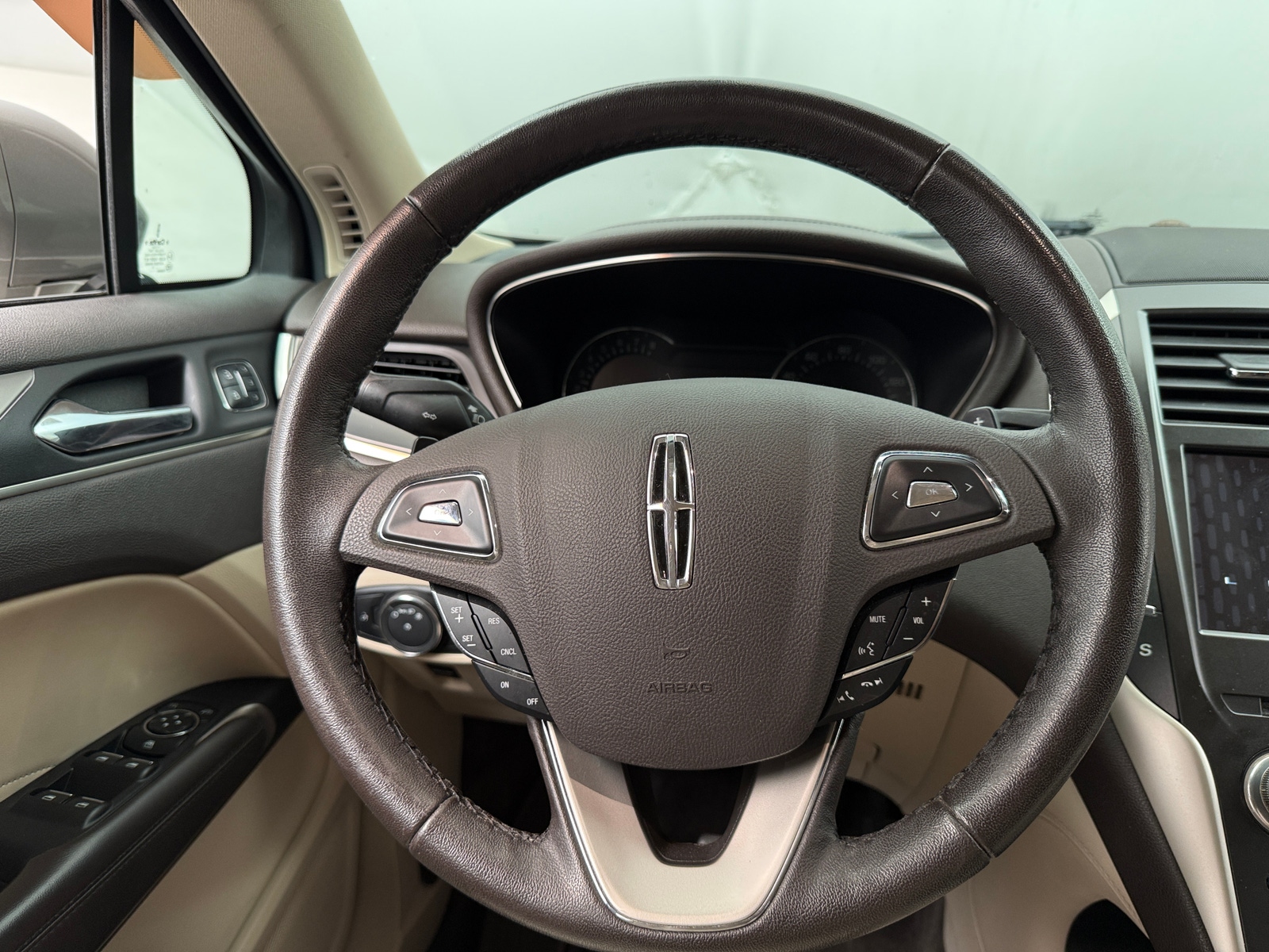 Thumbnail: 2017 Lincoln MKC - 4