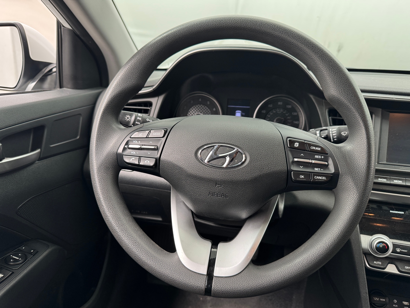 Thumbnail: 2020 Hyundai Elantra - 5