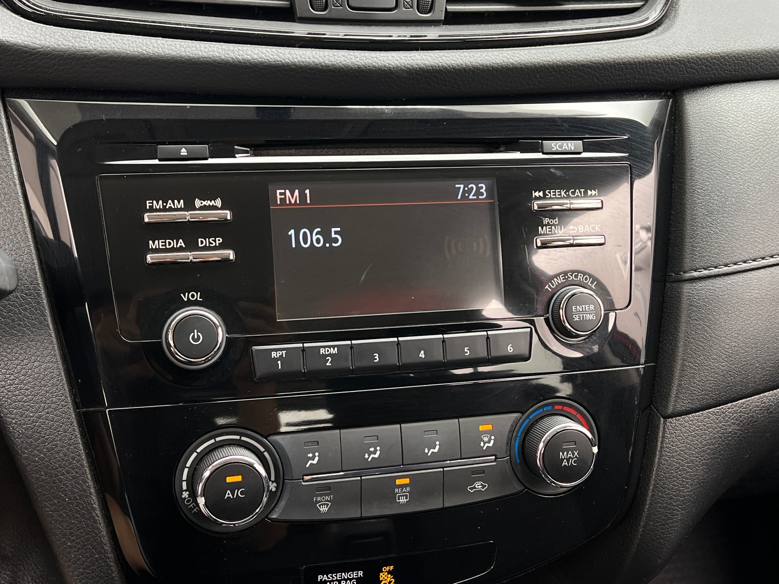 Thumbnail: 2017 Nissan Rogue - 4