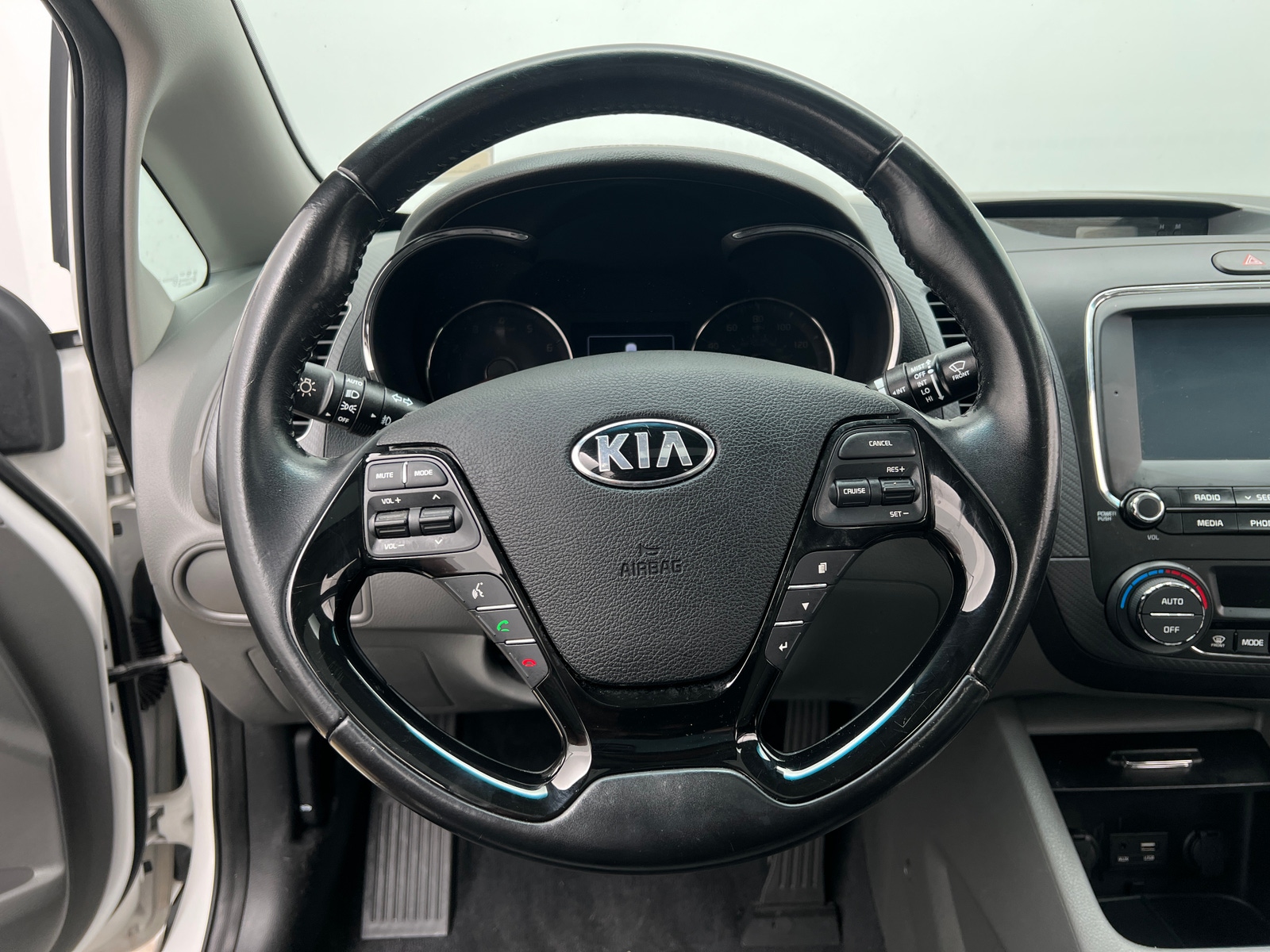 Thumbnail: 2018 Kia Forte - 4