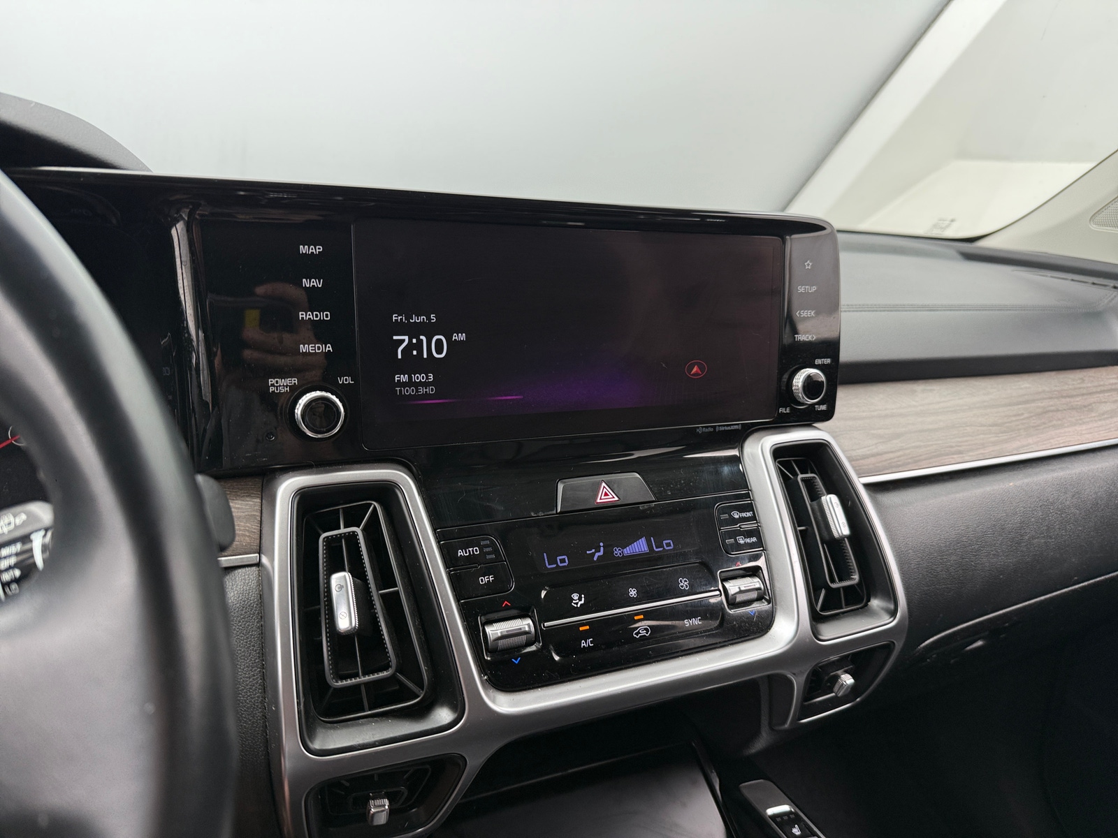 Thumbnail: 2023 Kia Sorento - 3