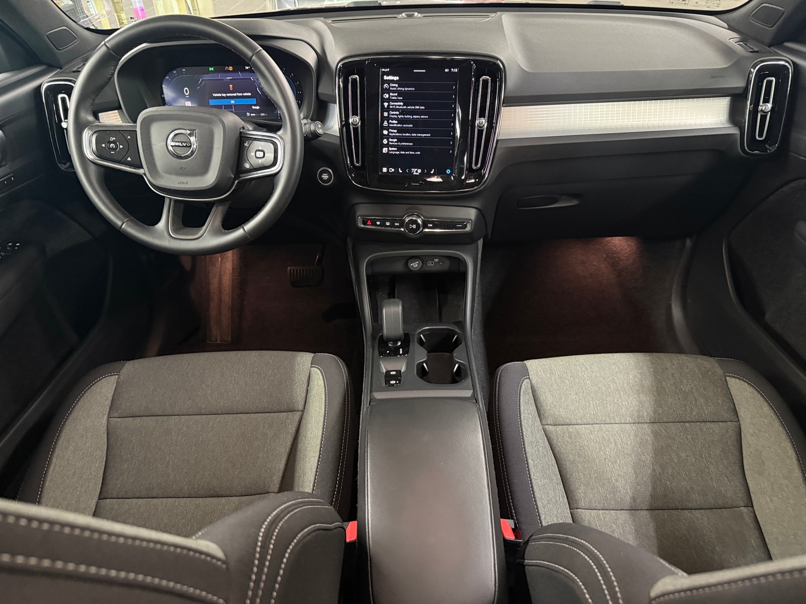 Thumbnail: 2025 Volvo XC40 - 3