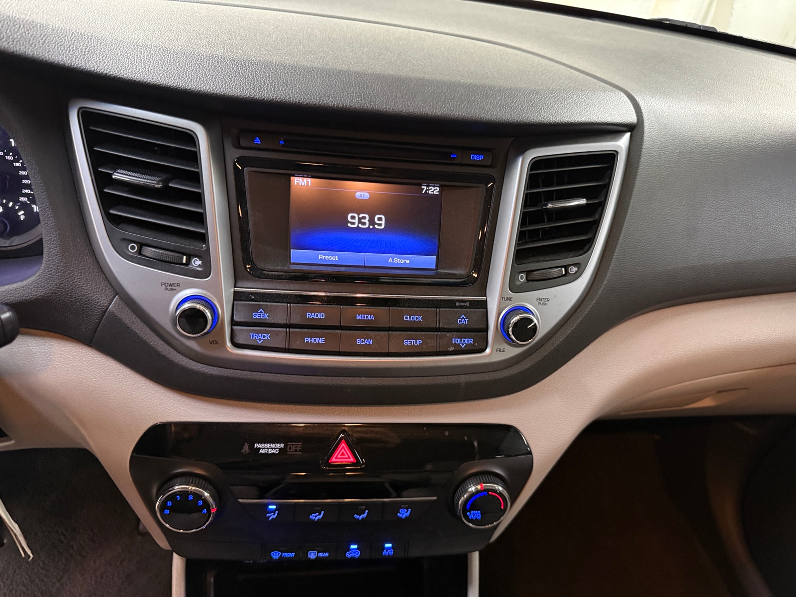 Thumbnail: 2016 Hyundai Tucson - 4