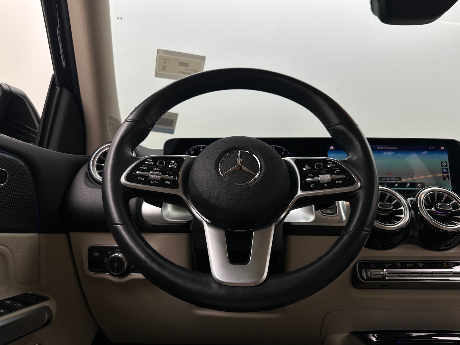 Thumbnail: 2022 Mercedes-Benz GLB - 4