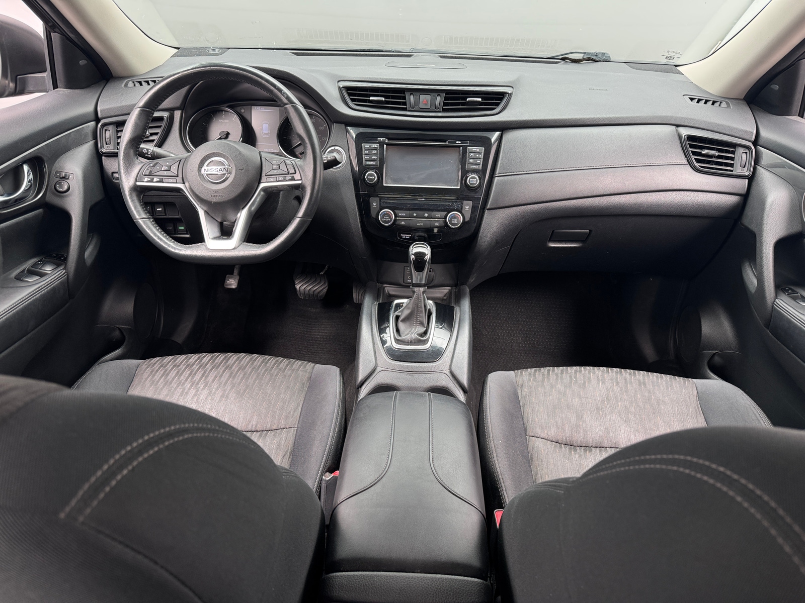 Thumbnail: 2017 Nissan Rogue - 3