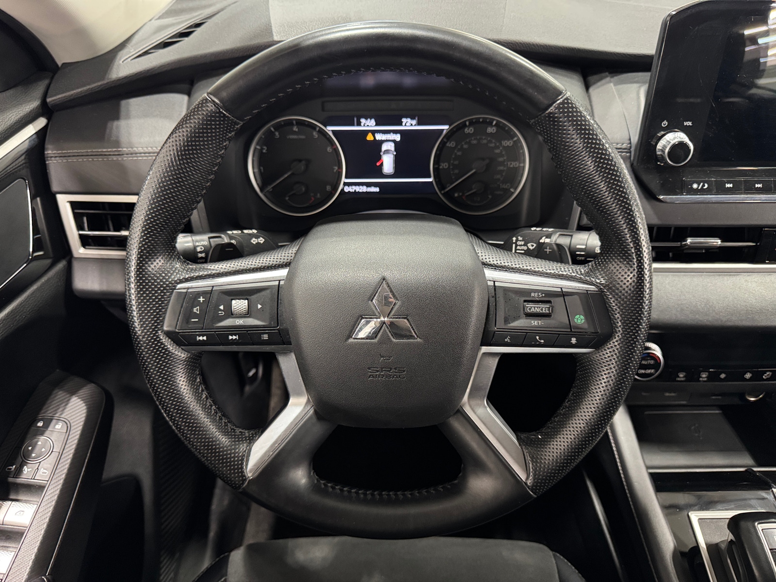 Thumbnail: 2024 Mitsubishi Outlander - 4