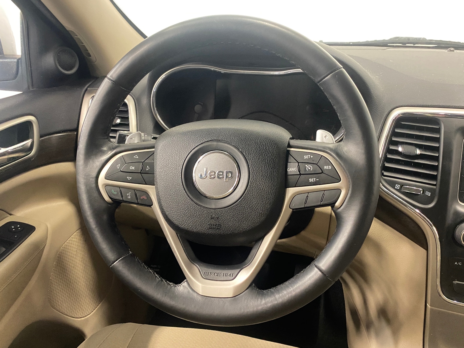 Thumbnail: 2015 Jeep Grand Cherokee - 5