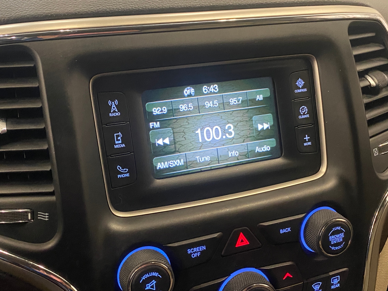 Thumbnail: 2015 Jeep Grand Cherokee - 4
