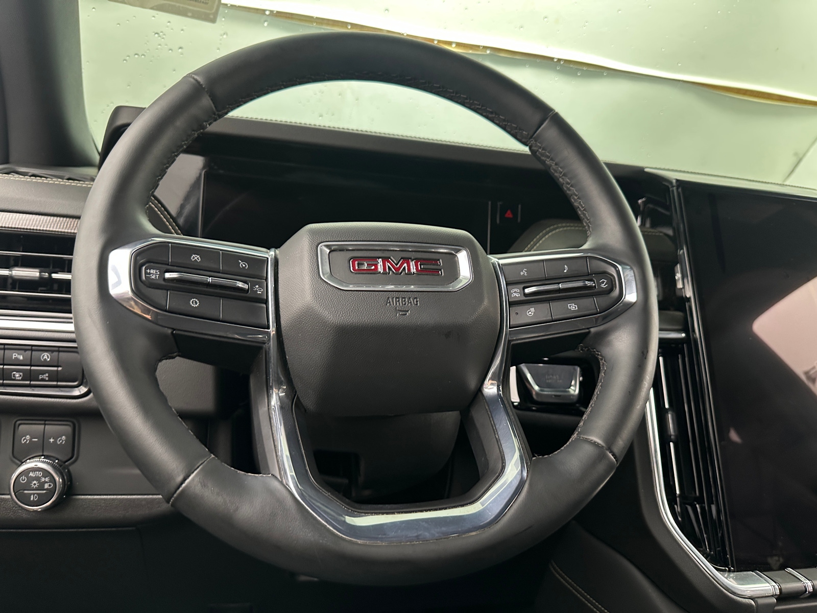 Thumbnail: 2025 GMC Yukon - 4