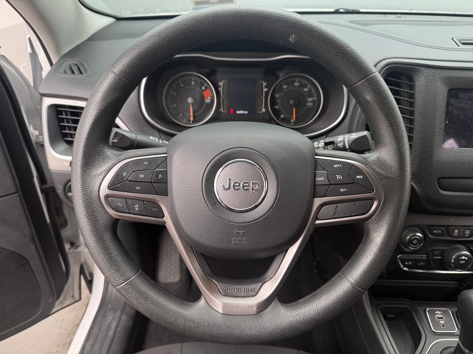 Thumbnail: 2020 Jeep Cherokee - 5