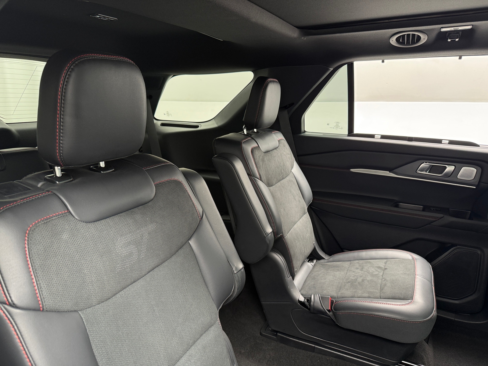 Thumbnail: 2025 Ford Explorer - 5