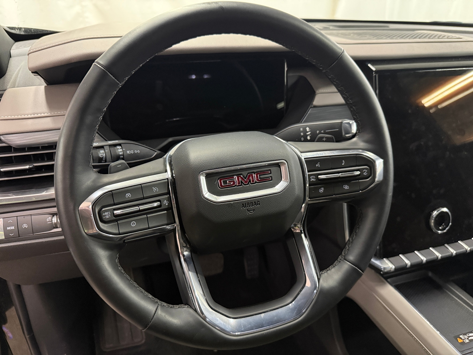 Thumbnail: 2026 GMC Acadia - 4