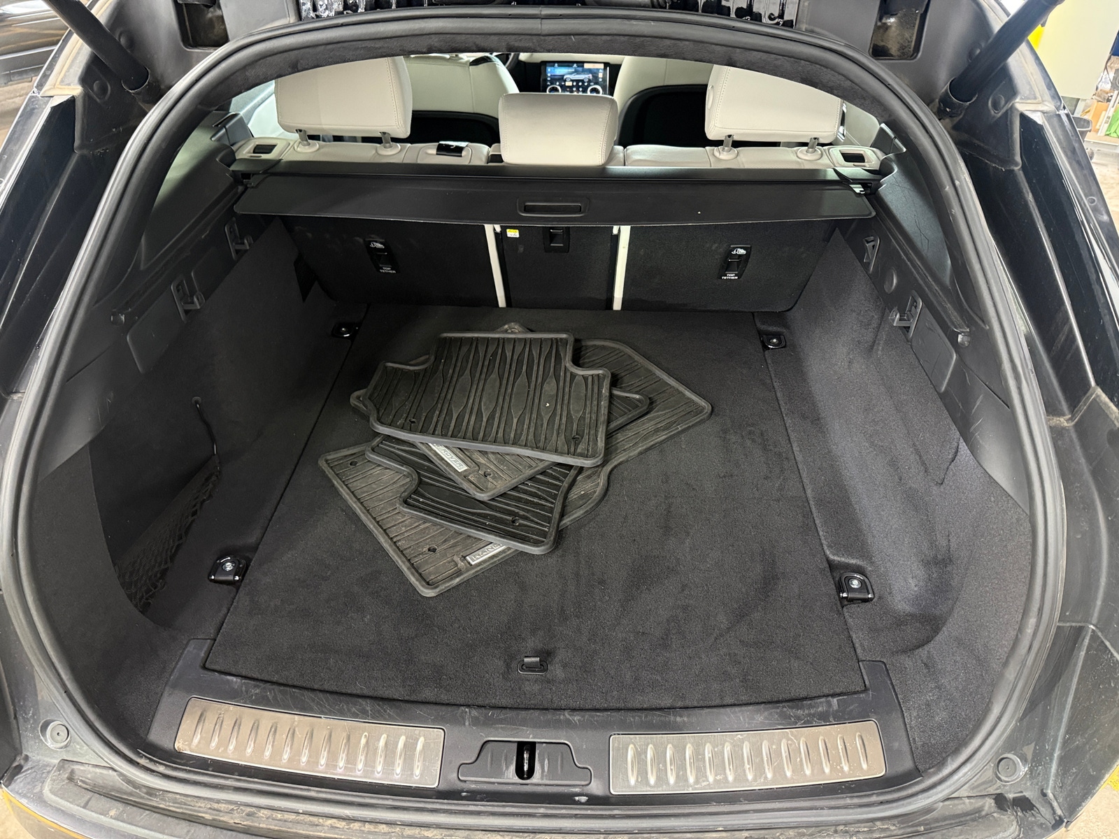 Thumbnail: 2023 Land Rover Range Rover Velar - 6