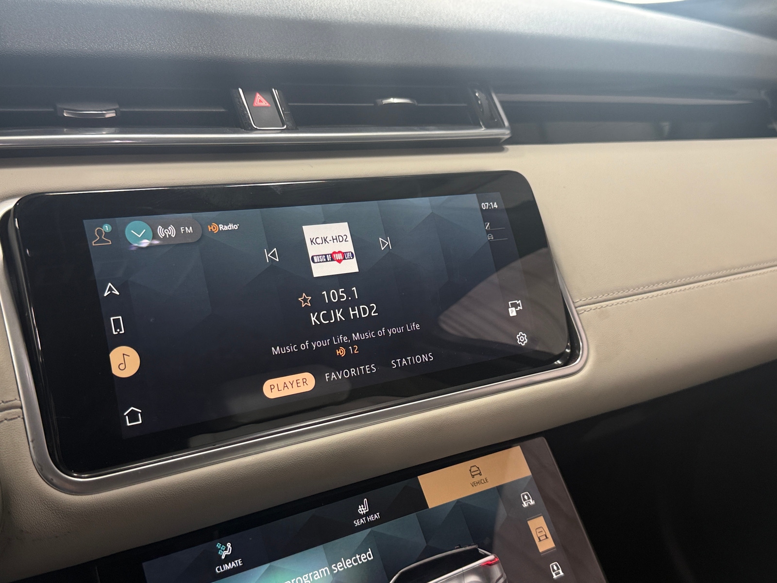 Thumbnail: 2023 Land Rover Range Rover Velar - 3