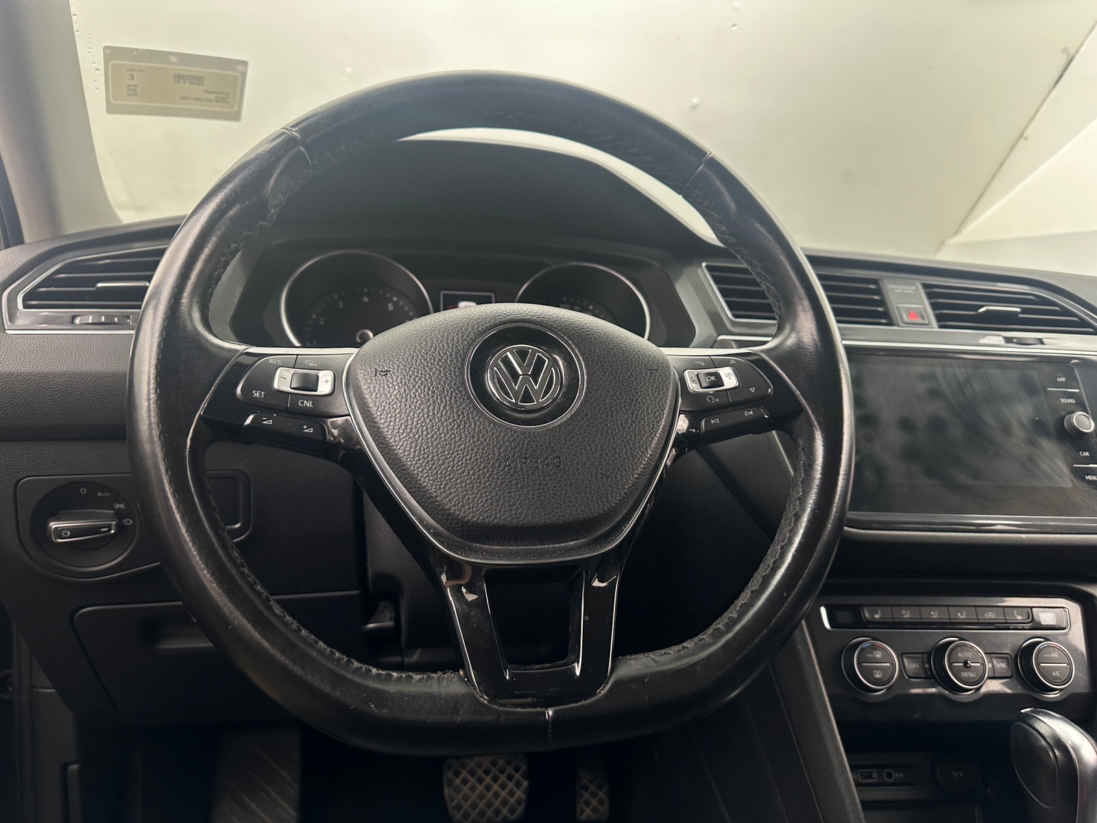 Thumbnail: 2018 Volkswagen Tiguan - 4