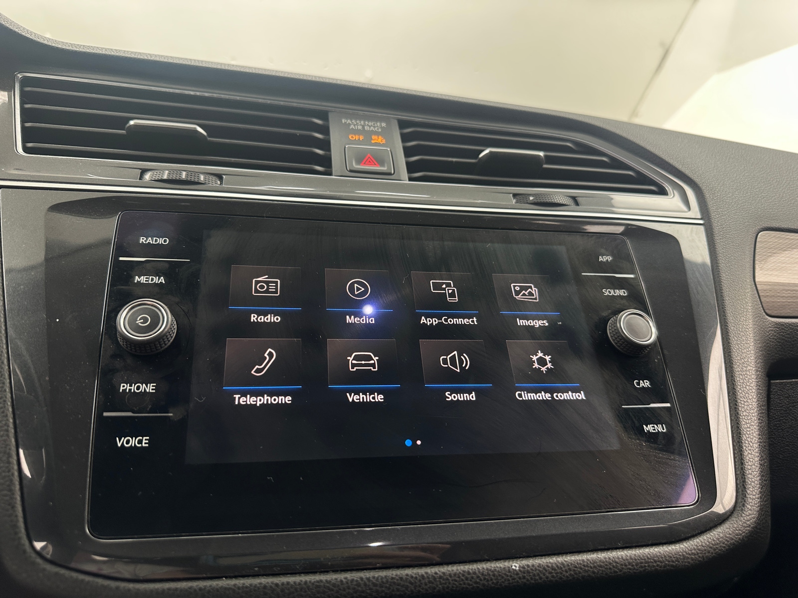 Thumbnail: 2018 Volkswagen Tiguan - 3
