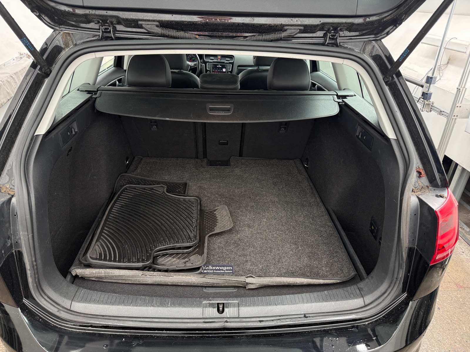 Thumbnail: 2016 Volkswagen e-Golf - 6