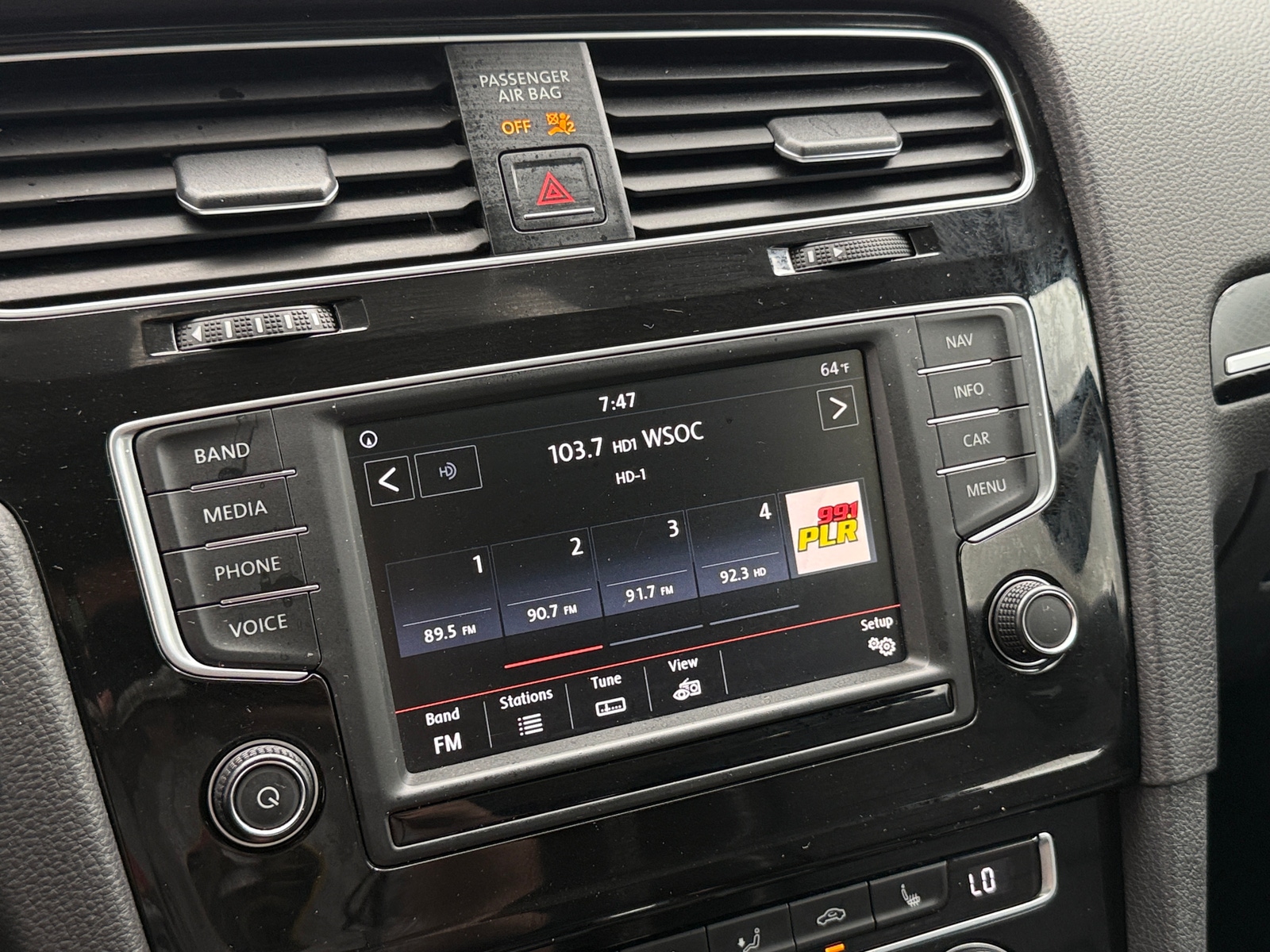 Thumbnail: 2016 Volkswagen e-Golf - 3